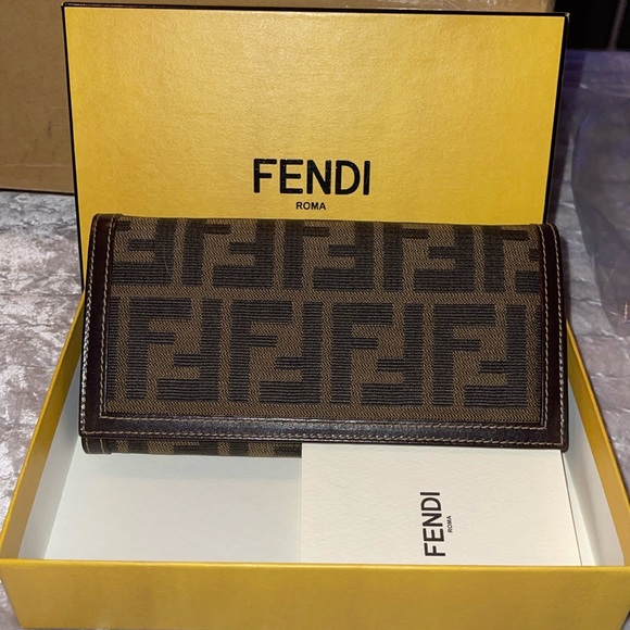 Fendi Preloved wallet, pristine condition brown canvas comes with box - Picture 1 of 7